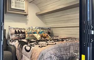 Portable Airbnb\2024 Dutchman Coleman Lantern 17B