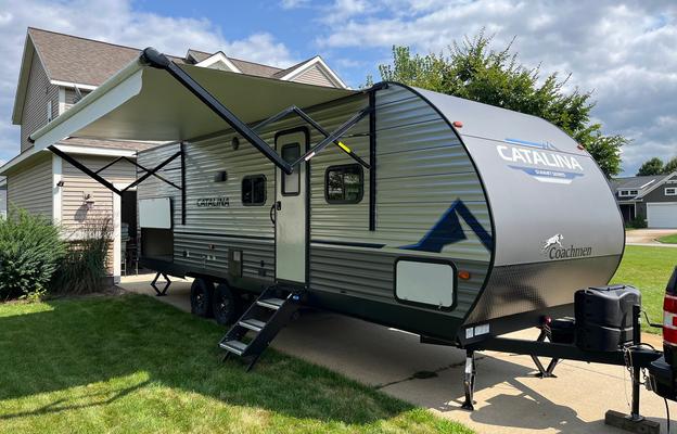 Fam Friendly 2023 Coachman Catalina 261BHS