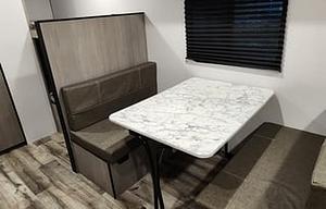 Sleeps 5 With an Electric Fireplace/coffee Maker