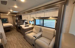 "Moms Fern" Thor Motor Coach 29D
