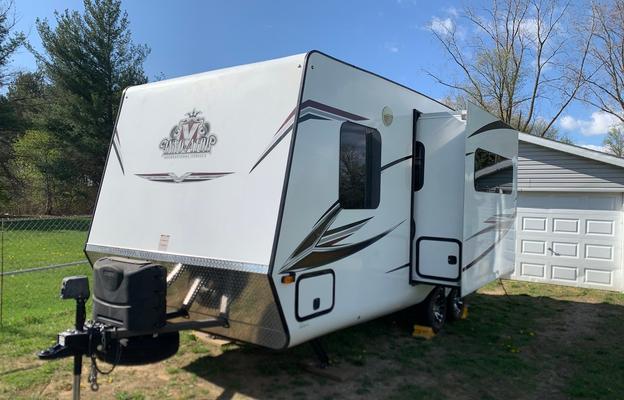 Spacious camper with the amenities of home
