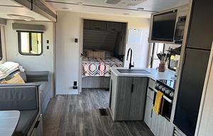 Family Adventure RV – Sleeps 8 | 2021 Keystone