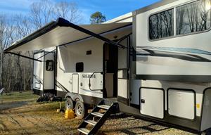 Kristin's River Camper RV rental photo 5