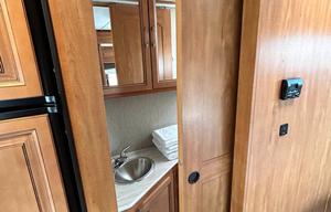 KOURTNEY 2019 NeXus RV Phantom 25P