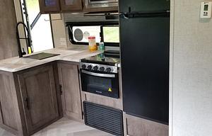 DELIVERY ONLY!! 2021 Forest River Wildwood 31KQBTS