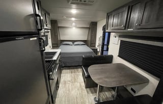 Spacious Clean 23' Compact Travel Trailer