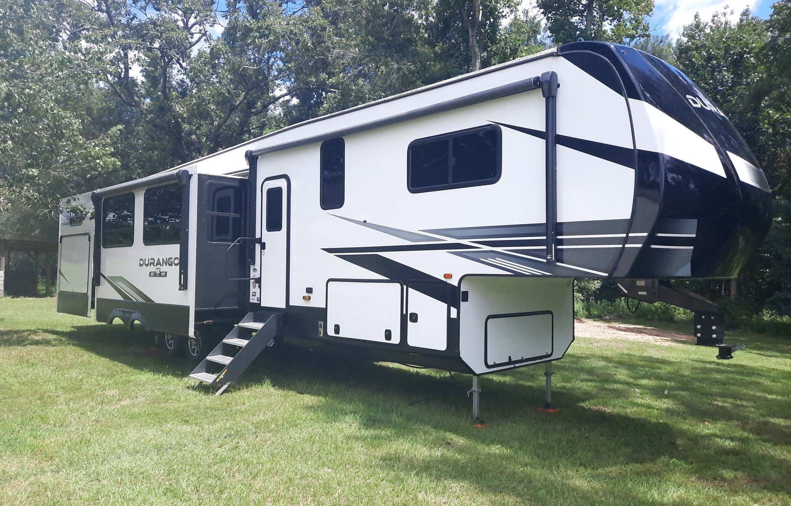 2022 KZ Durango D348BHF