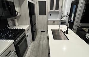 Luxurious Brand New 2025 East to West Ahara 390DS