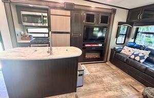 Modern 5th Wheel: Fireplace, Island & 2 Queens