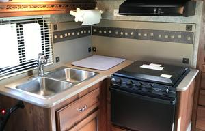 2014 Fleetwood RV Jamboree Sport 31M- LOW Miles