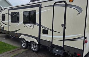 2016 CrossRoads RV Sunset Trail Super Lite ST270BH RV rental photo 9