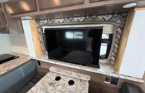 2018 Jayco Motorhome sleeps 10!