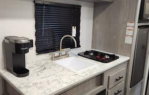 Sleeps 5 With an Electric Fireplace/coffee Maker