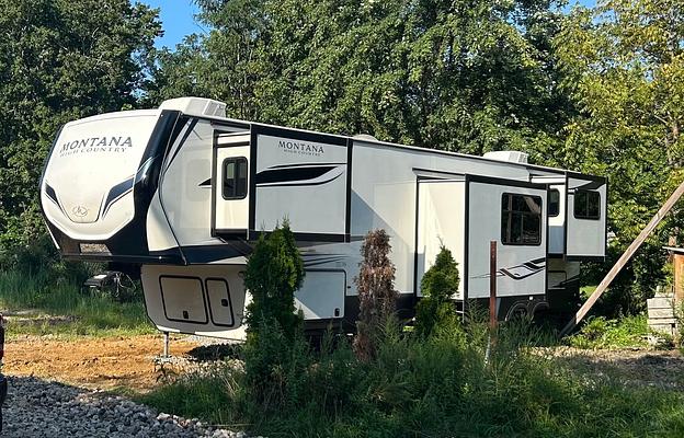 2023 Keystone RV Montana High Country 373RD RV rental photo 1