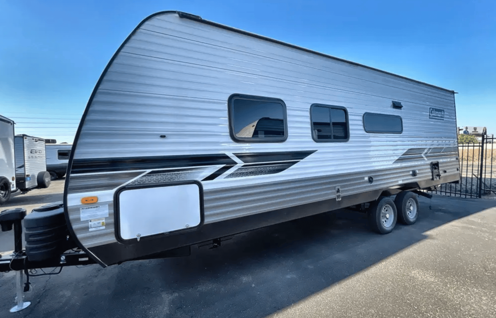 24 Flying Dutchman – Sleeps 8 l Bunks l Delivery