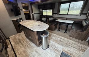 Haven on wheels! 2018 Crossroads Zinger Sleeps 10+