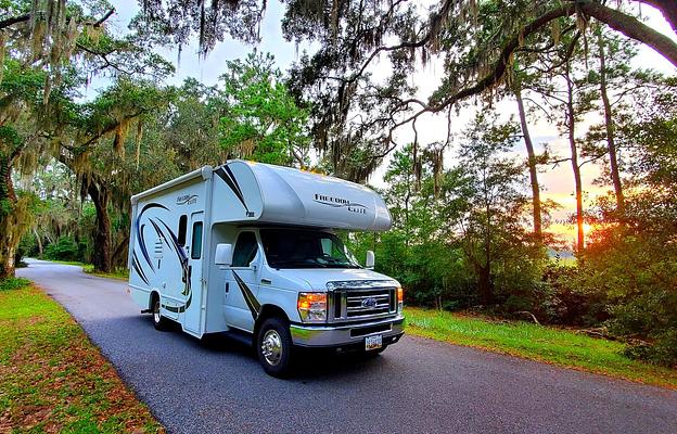 Thor Motor Coach Freedom Elite 22FE