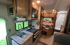 24' Thor Daybreak Motorhome