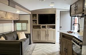 2021 Shadow Cruiser 325BHS