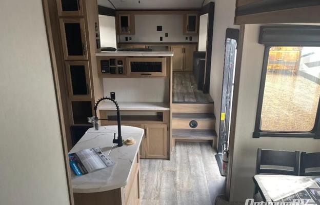 2023 Forest River RV Cherokee Arctic Wolf Suite 3910 RV rental photo 1