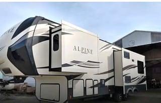 2018 Keystone RV Alpine 3020RE RV rental photo 2