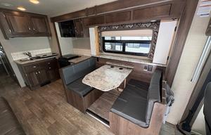 2018 Jayco Motorhome sleeps 10!