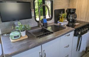 2026 ready- Winnebago - Fits 6, Tows Easy!
