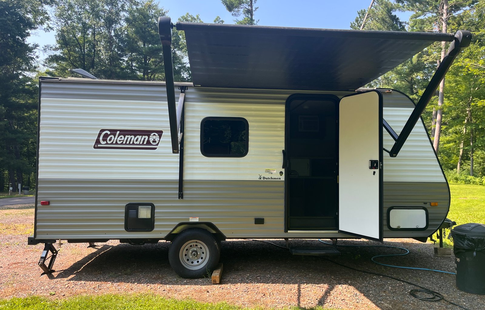 Light & Cozy Camper