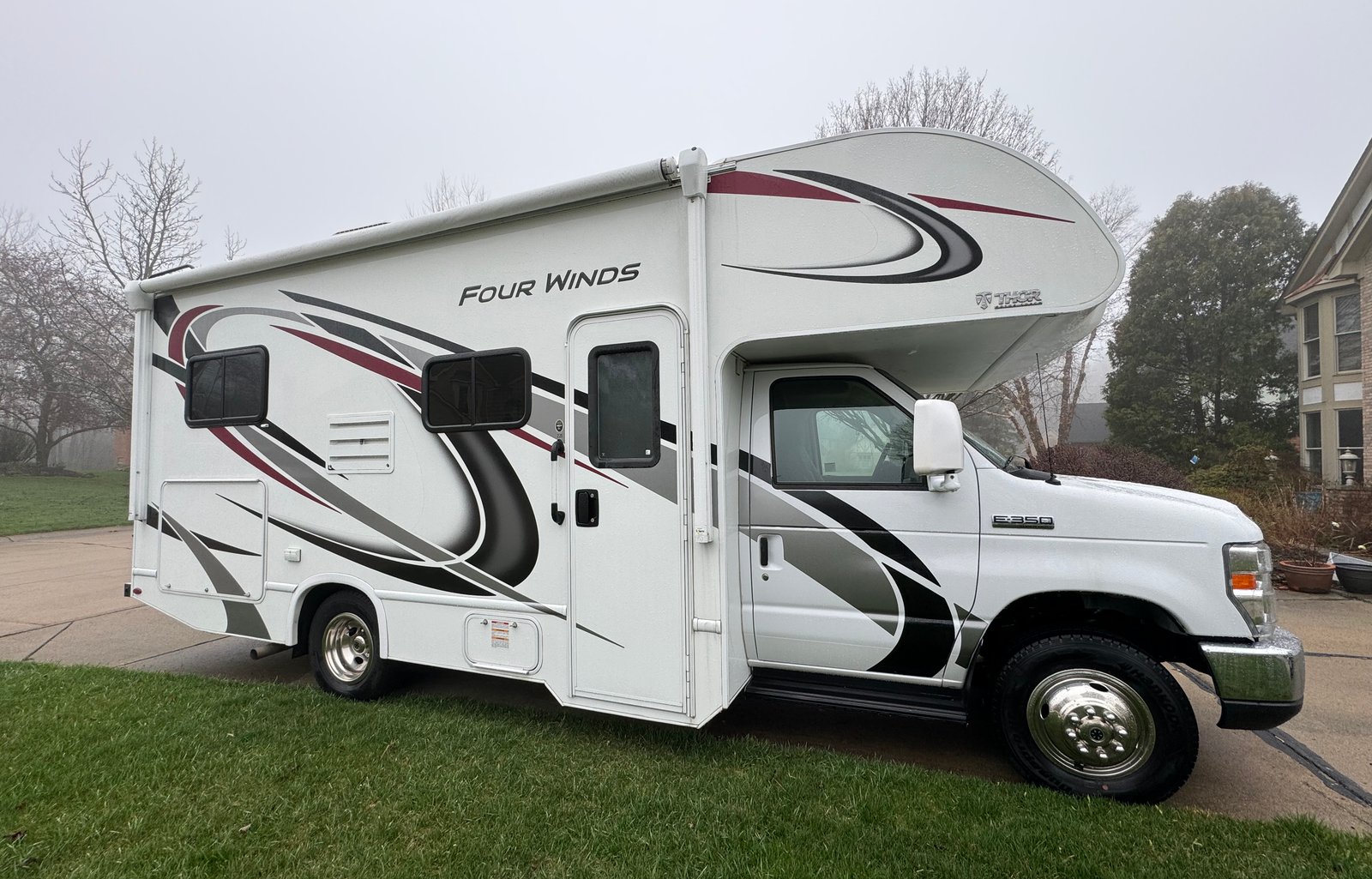 John's Thor Motor Coach Four Winds 22E