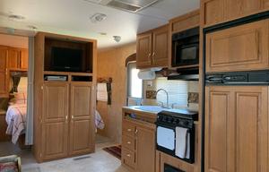 Free as a Bird Camper Sleeps 8 '06 Jayco Jayflight