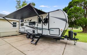 Spacious & Family Friendly Micro Lite 25 ft