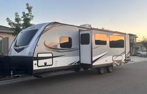 Jayco Whitehawk! Sleeps 10!