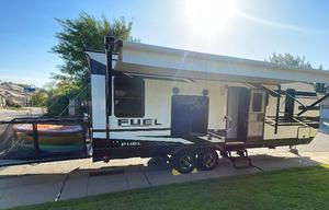 2021 Toy hauler FREE kayak & FREE SUP
