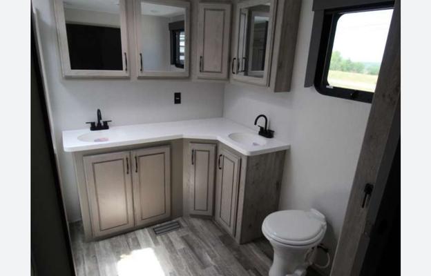 2019 Keystone RV Alpine 3701FL RV rental photo 1