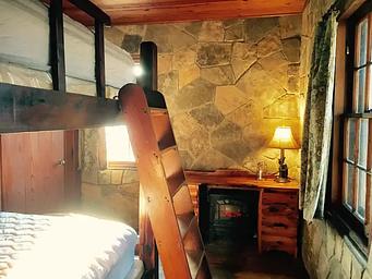 WHITE ROCK MOUNTAIN RECREATION AREA CABIN A BEDROOM 1