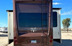 Clean and Comfortable 39’ Heartland Bighorn 3575EL