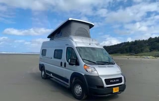 "TravelDodge" 2022 Winnebago Solis 59P