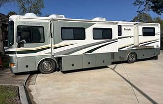 2005 Fleetwood RV Bounder 38N RV rental photo 2