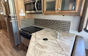 33 ft motorhome - sleeps 6