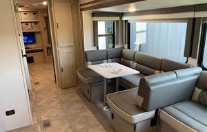 Maximus - 2023 FR Wildwood 31KQBTS (Delivery Only)