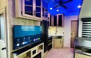 2022 Cherokee Arctic Wolf Fifth-wheel