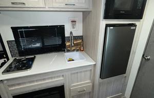 2025 Heartland 17BH Pioneer RV rental photo 6