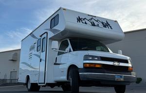 Cozy & Easy-to-Drive Class C RV