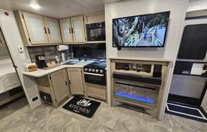 WANDERWHEELS RV ON THE ROAD