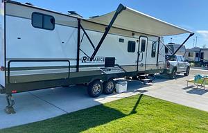 Family Trailer 2019 Radiance w/ Private Bunkhouse