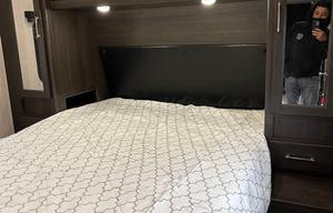 2021 Genesis Supreme 29 CK RV rental photo 16
