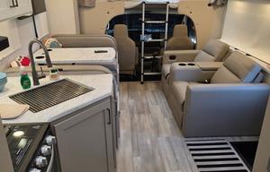 The Pasadena Palace: With Bunkbeds & 8K Towing