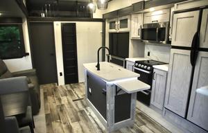 Adventure RV for Rent Sleeps 7, Bunkhouse + Loft!