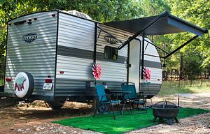 Bunk Beds!  Easy Tow! Sleeps 4 or 5! GWTX 1442