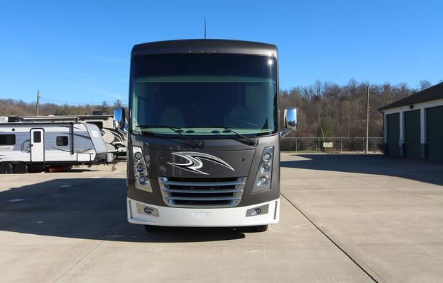 2021 Thor Miramar 32.2  34 Feet Long , Sleeps 6